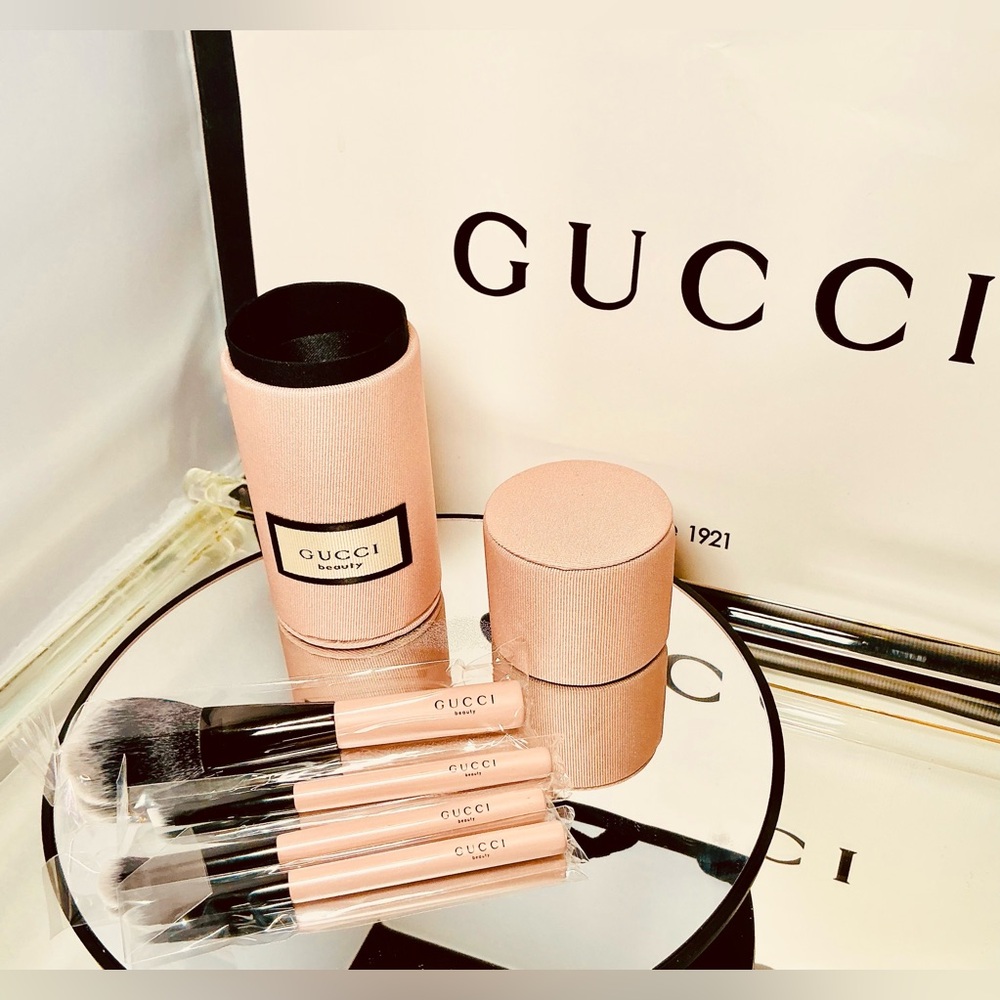 GUCCI Beauty Pink Makeup Brush Set – Limited Edition - Picture 4 of 7